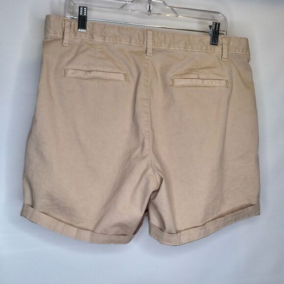 GAP girlfriend chino shorts. Size 12. - Picture 5 of 6